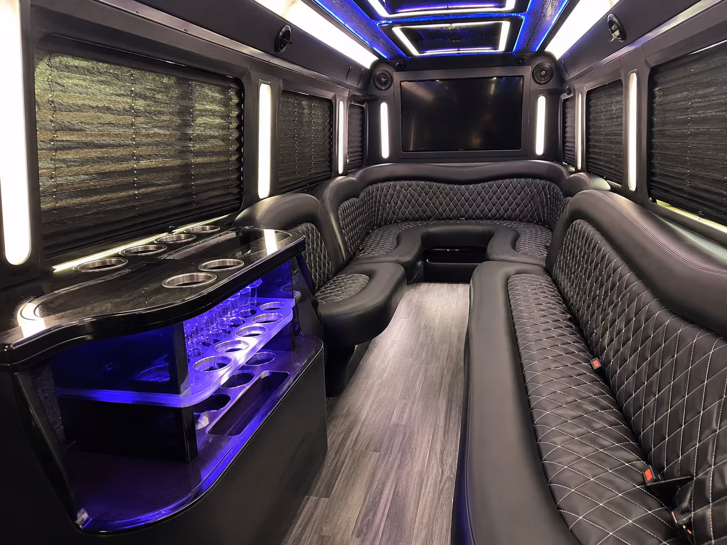 lake compounce connecticuts classic amusement park party bus rental