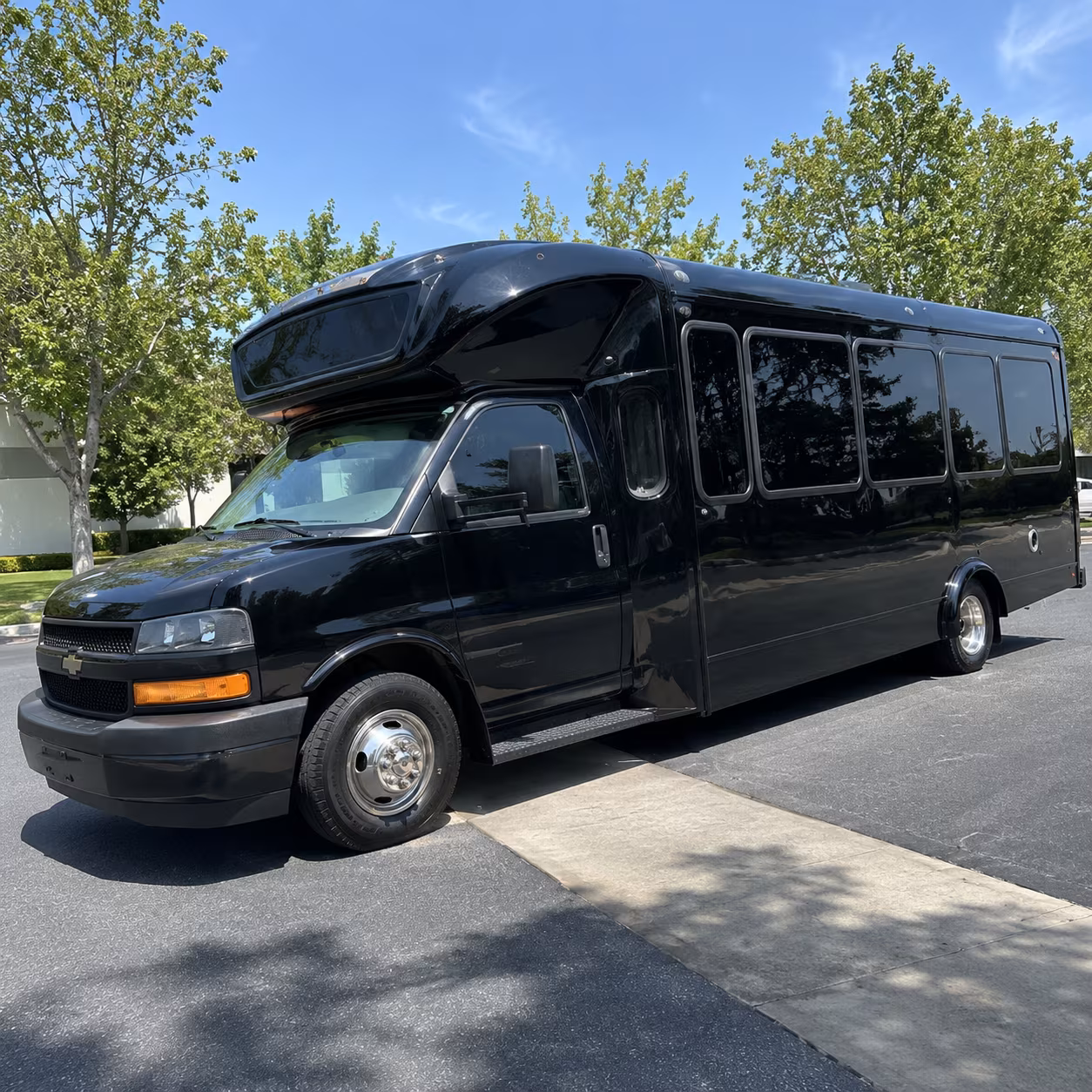 waterbury 15 passenger party bus